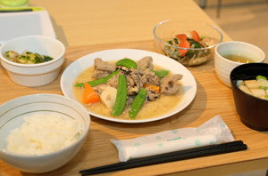 富士産業給食画像