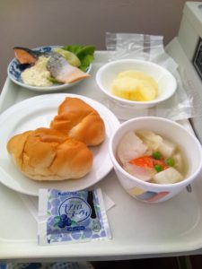 病院食_鮭とパン